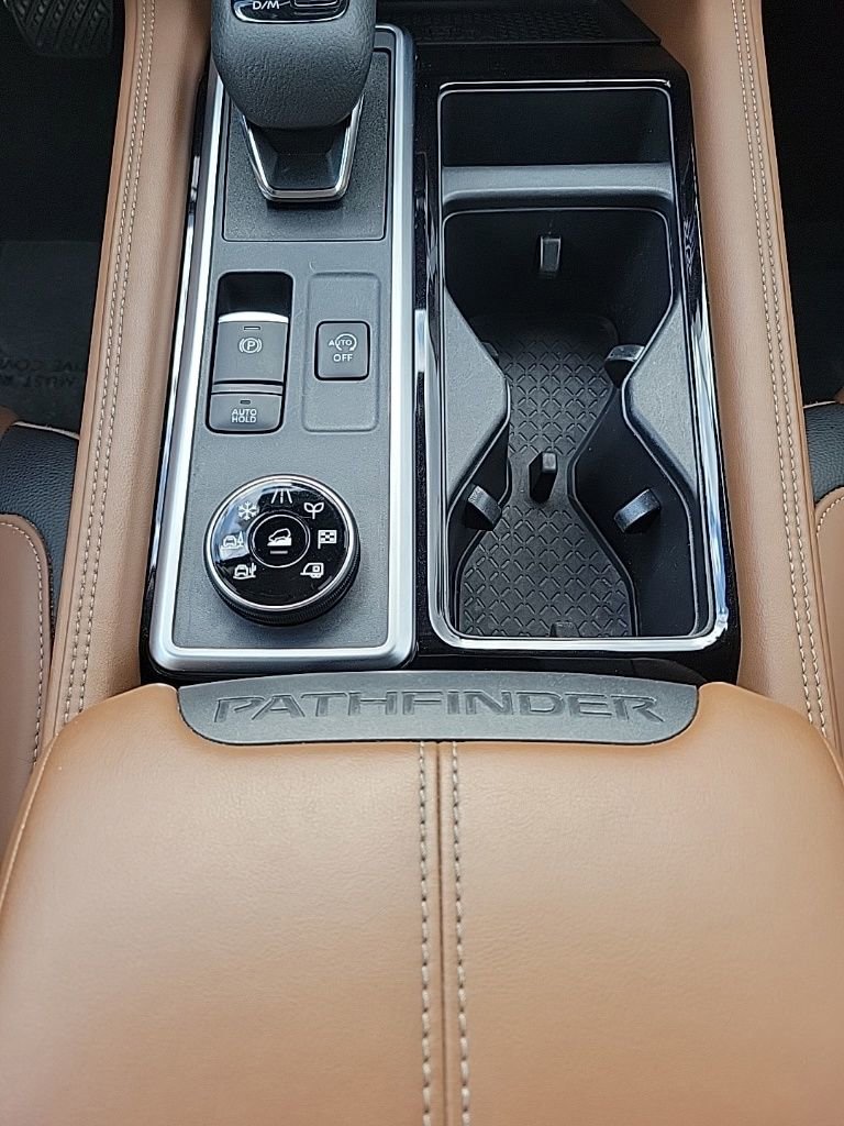 Used 2023 Nissan Pathfinder Platinum w/ Cargo Package image 25