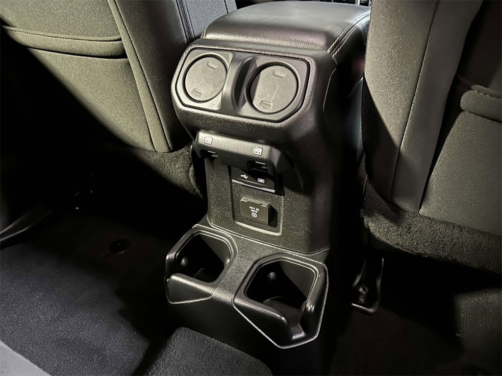 Used 2018 Jeep Wrangler Unlimited Sahara image 15