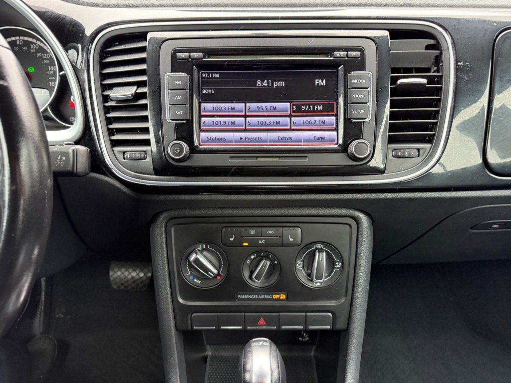 Used 2015 Volkswagen Beetle TDI image 20