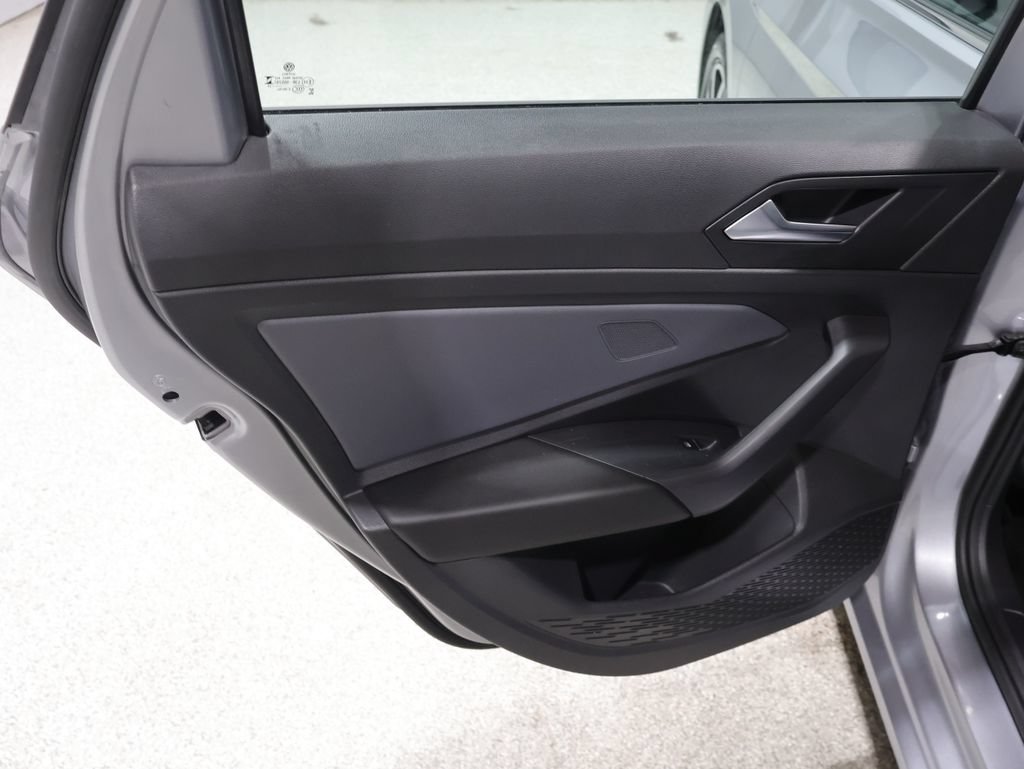 Used 2025 Volkswagen Jetta SE FWD image 20