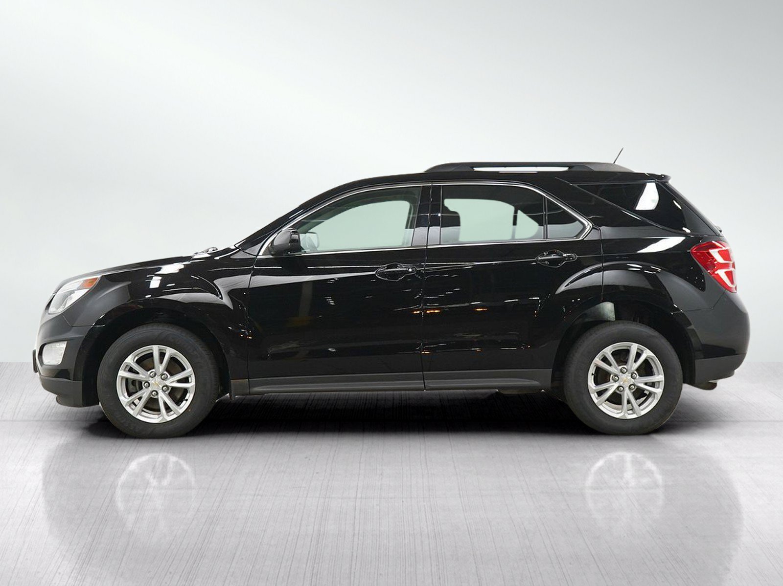 Used 2017 Chevrolet Equinox LT w/ Convenience Package AWD/4WD image 2