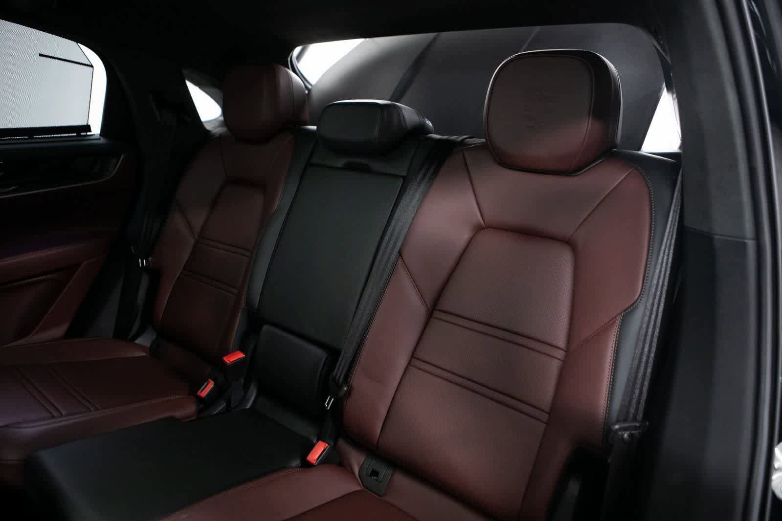 New 2026 Porsche Cayenne Turbo AWD/4WD image 32