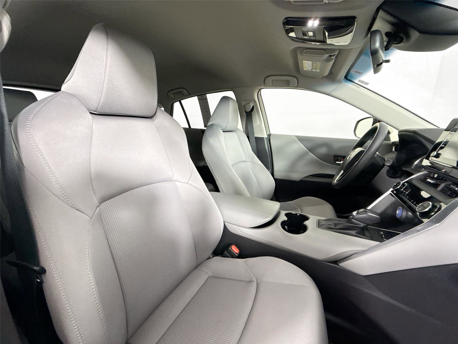 Certified 2022 Toyota Venza XLE image 40