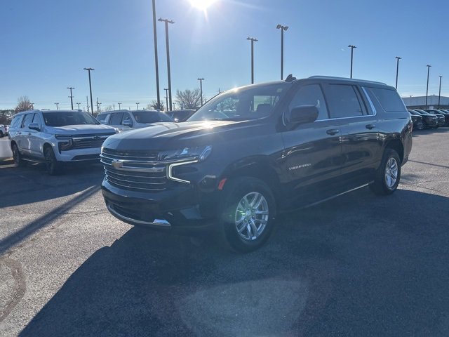 Used 2024 Chevrolet Suburban LT image 7