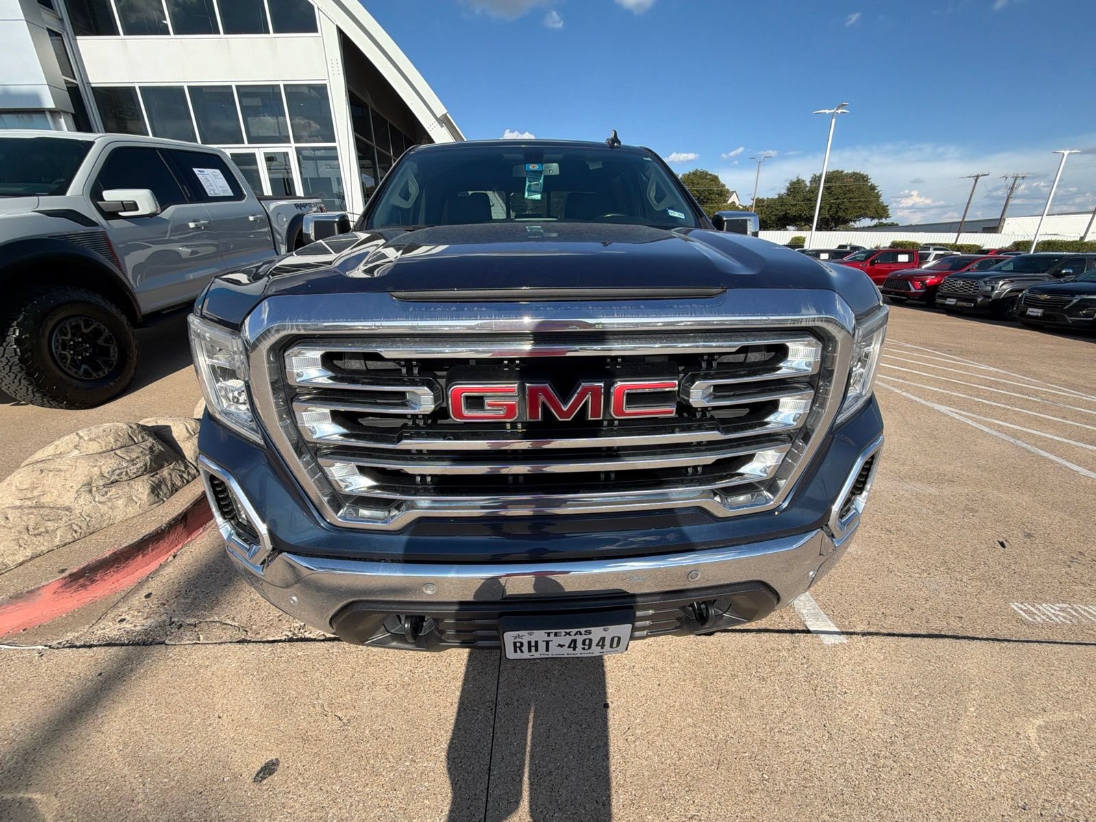 Used 2022 GMC Sierra 1500 SLT AWD/4WD image 8