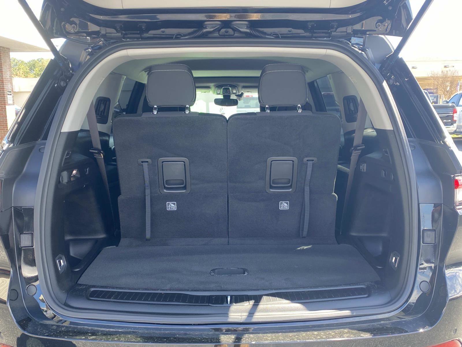 Used 2023 Jeep Grand Cherokee L Laredo image 6