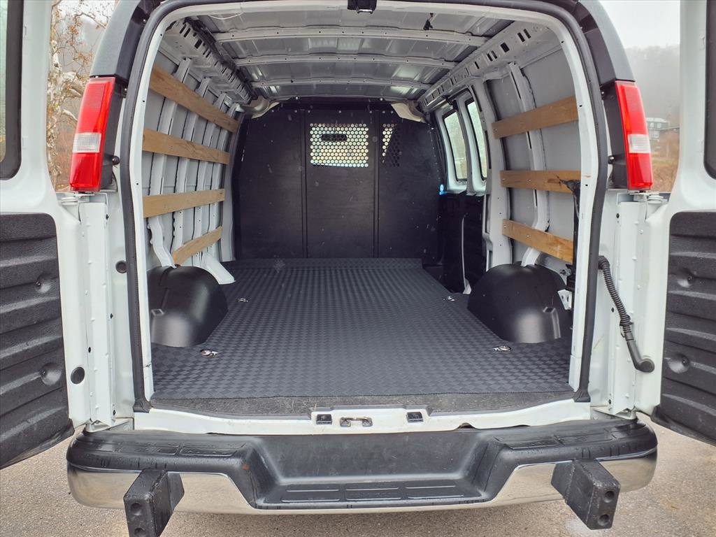 Used 2024 Chevrolet Express 2500 2500 w/ Driver Convenience Package image 8
