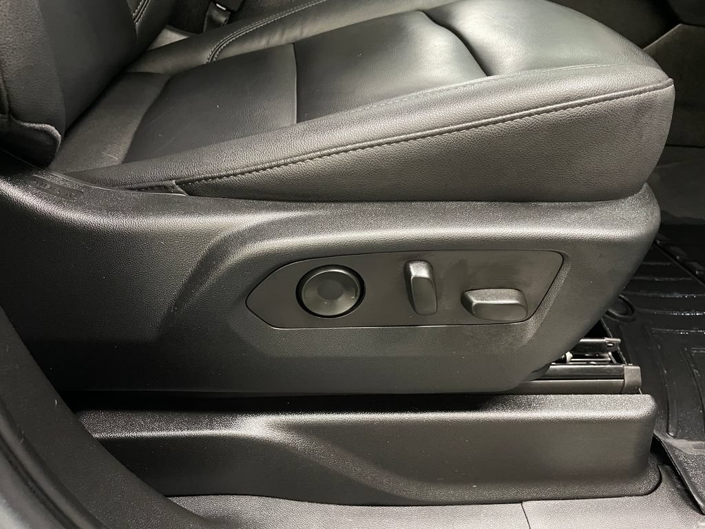 Used 2021 Chevrolet Tahoe Z71 w/ Rear Media and Nav Package AWD/4WD image 15