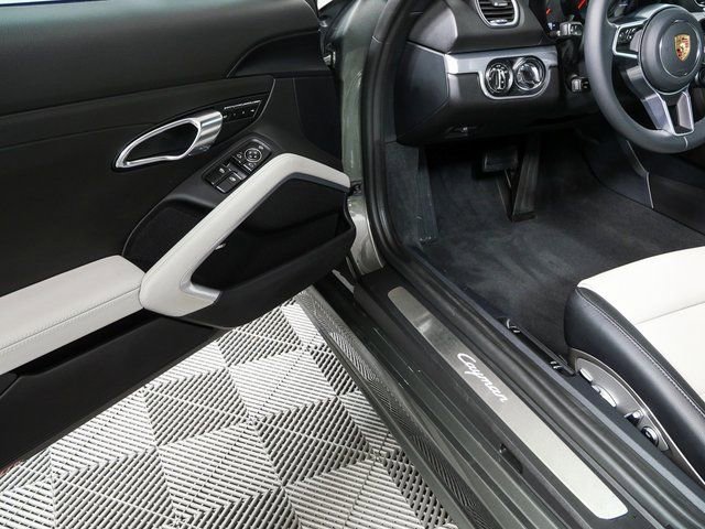 Certified 2024 Porsche 718 Cayman Style Edition image 8