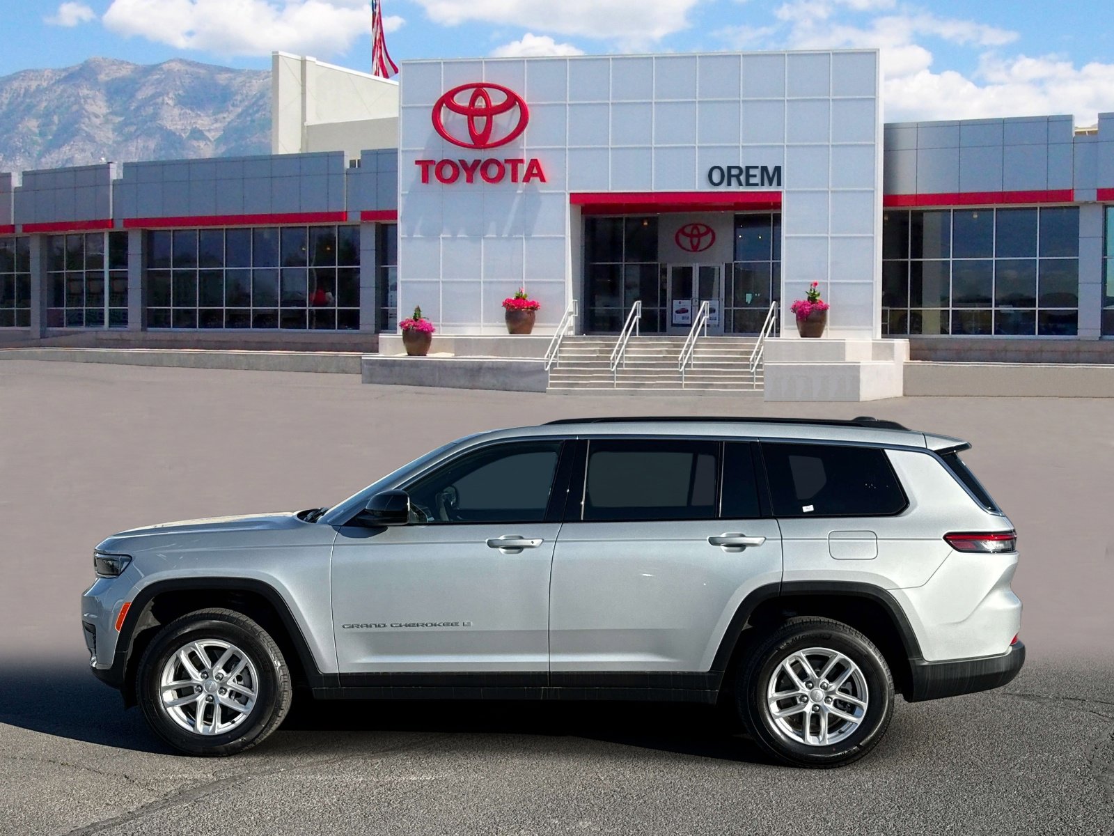 Used 2025 Jeep Grand Cherokee L Laredo w/ Trailer Tow Package AWD/4WD image 6