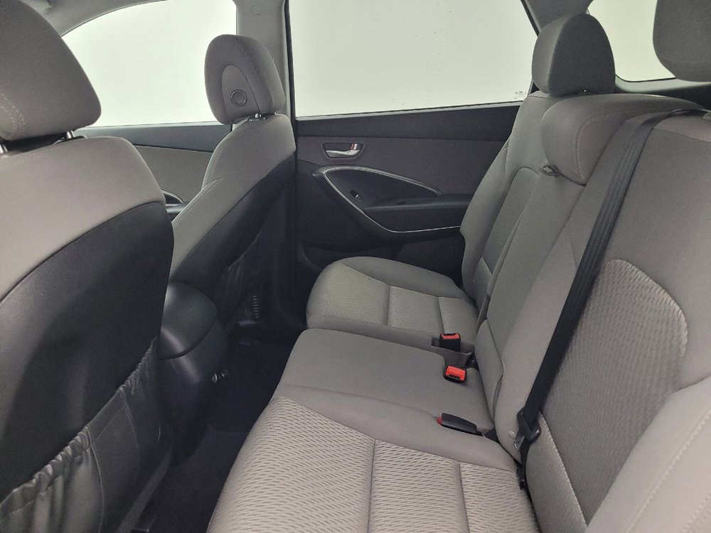 Used 2017 Hyundai Santa Fe SE image 18