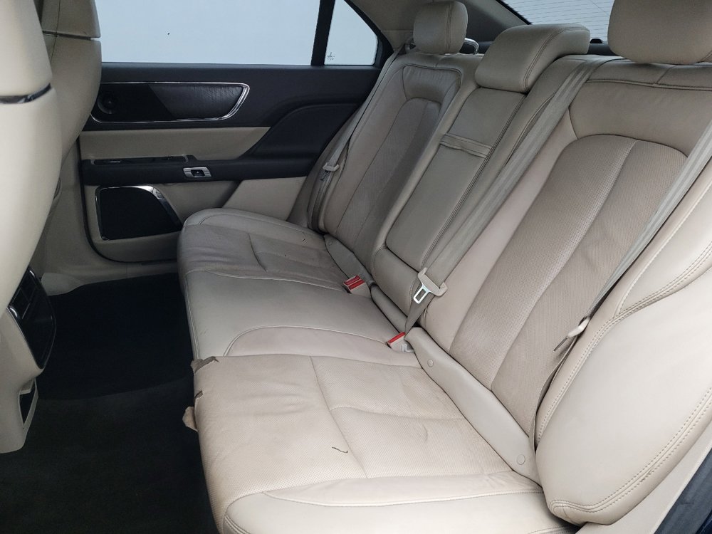 Used 2017 Lincoln Continental Select image 18