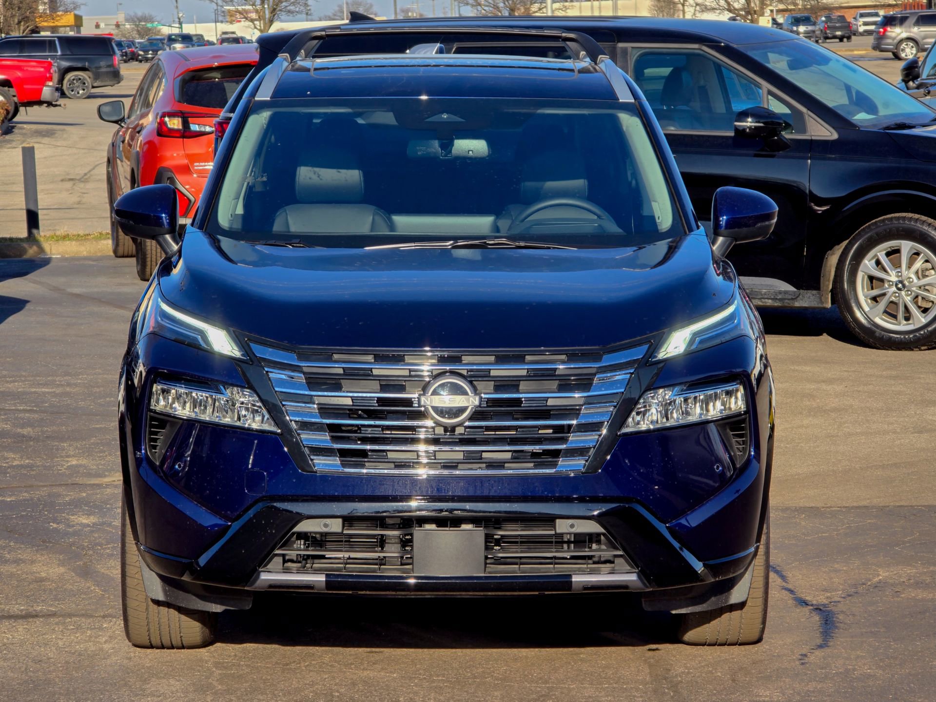 Used 2025 Nissan Rogue Platinum w/ Platinum Premium Package image 3