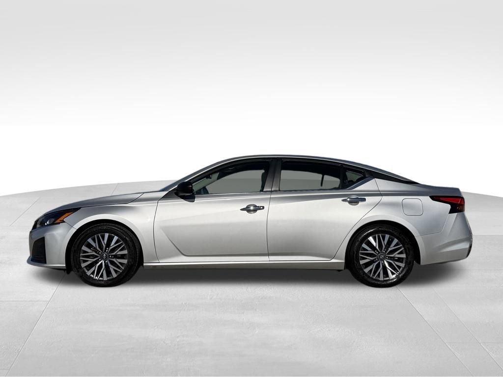 Used 2024 Nissan Altima 2.5 SV image 6