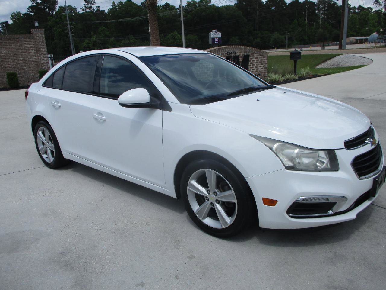 Used 2015 Chevrolet Cruze LT FWD image 2