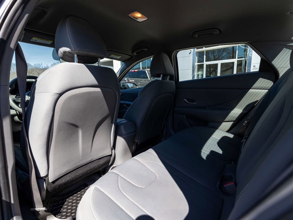 Used 2023 Hyundai Elantra SEL w/ Cargo Package image 28