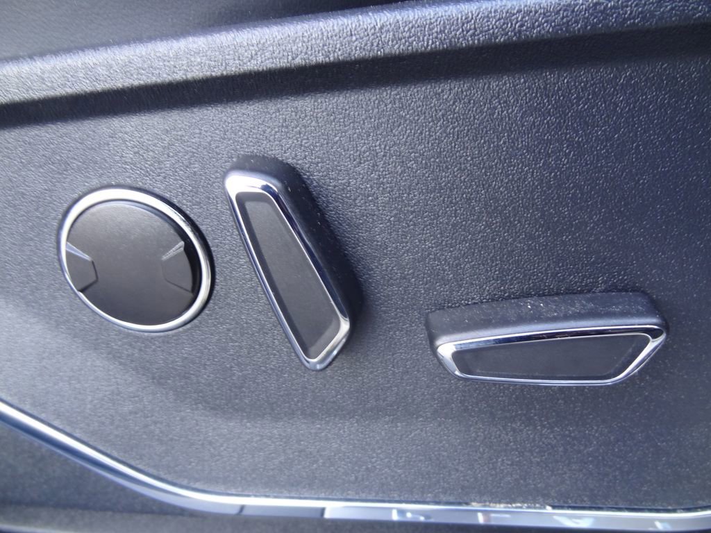 Certified 2023 Ford F150 Platinum w/ Equipment Group 701A High image 18