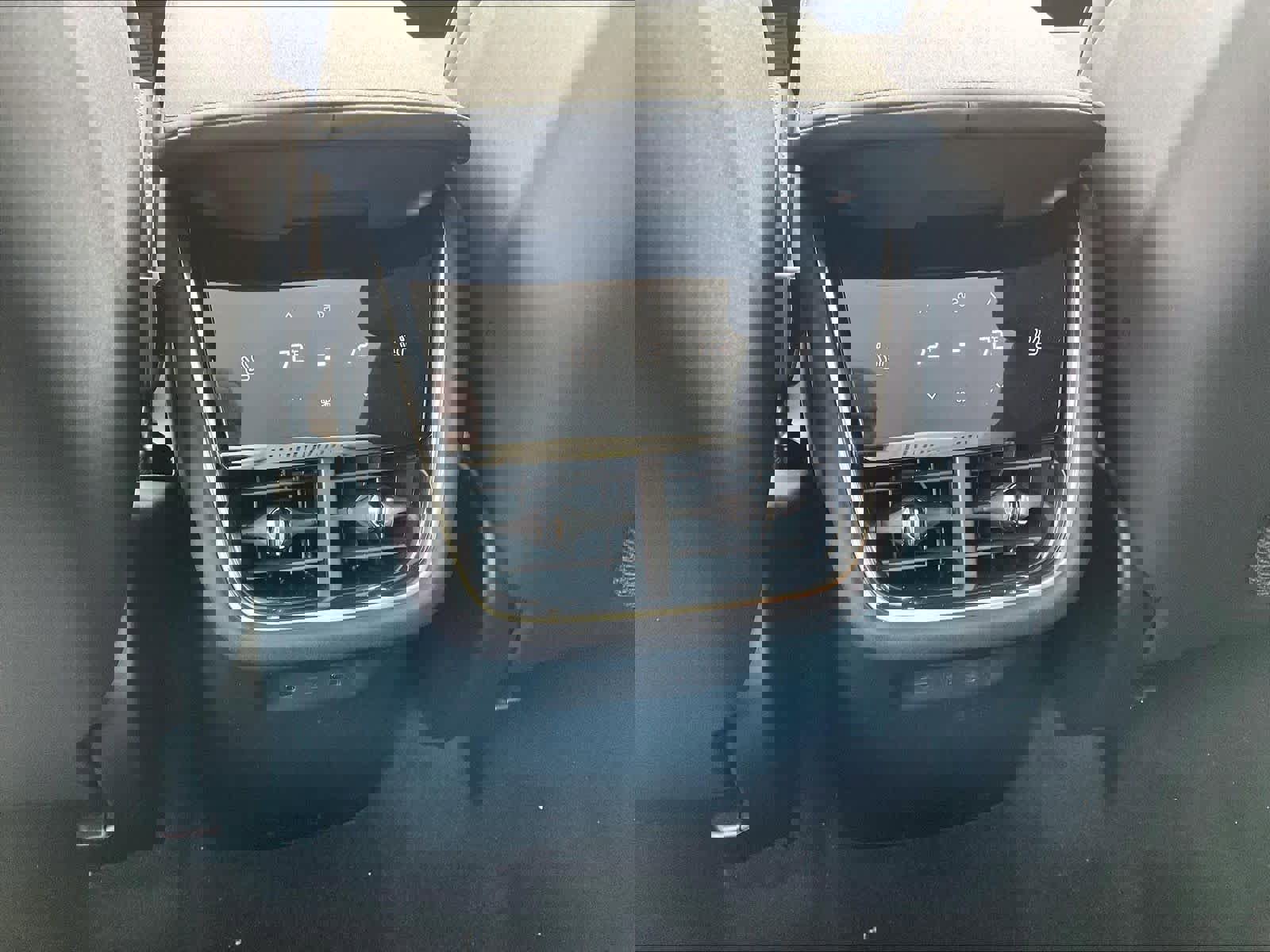 New 2025 Volvo EX90 Plus w/ Protection Package Premier image 16