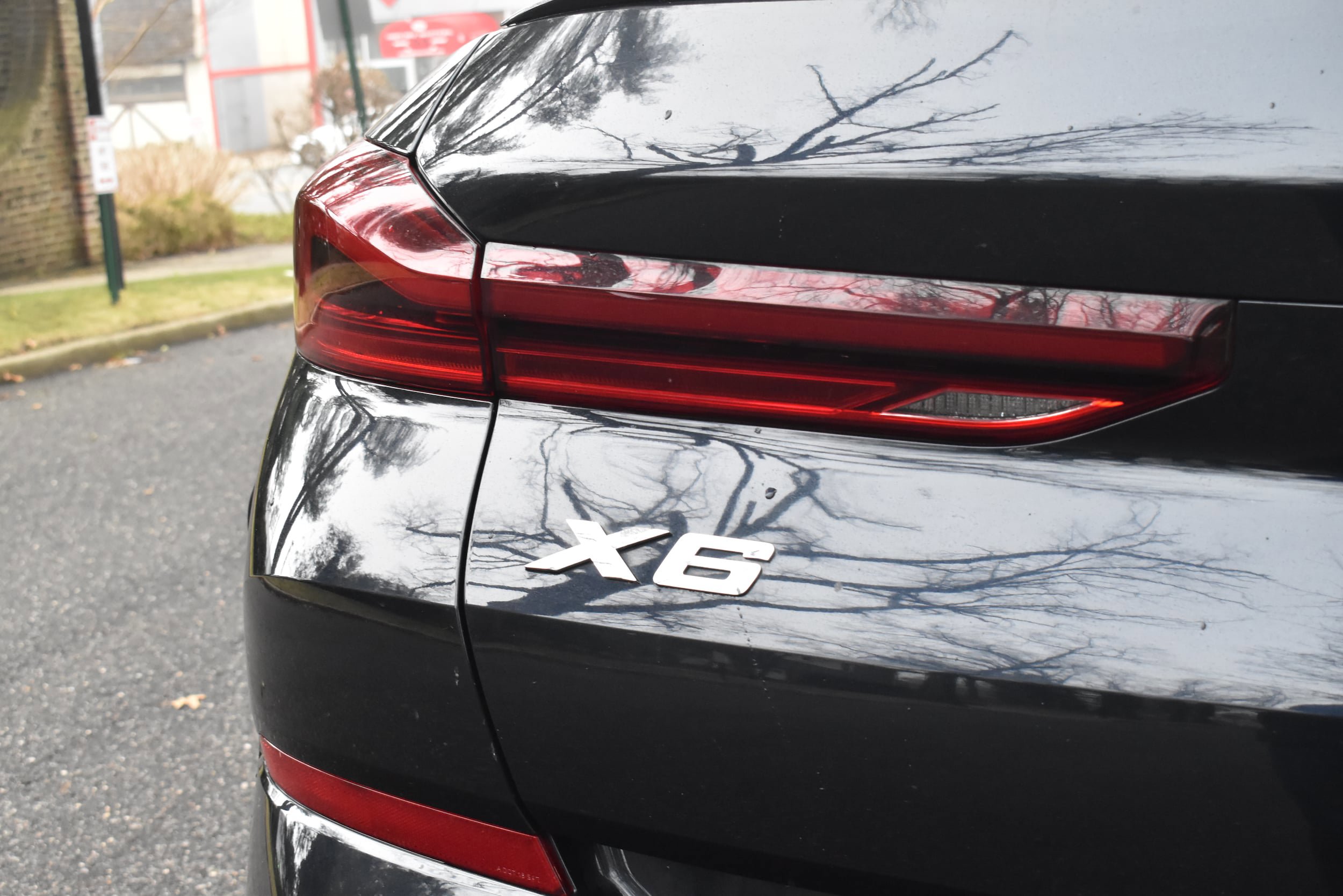 Used 2021 BMW X6 xDrive40i w/ M Sport Package image 16