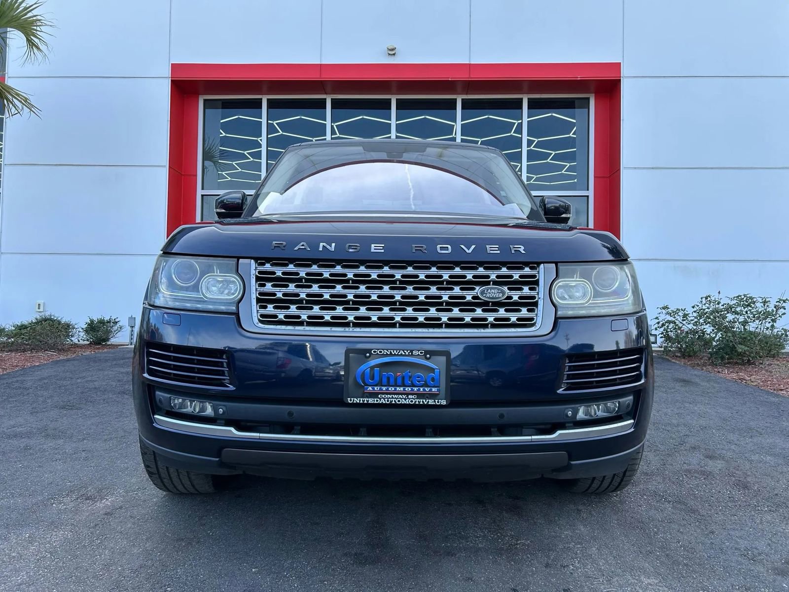 Used 2015 Land Rover Range Rover HSE image 2