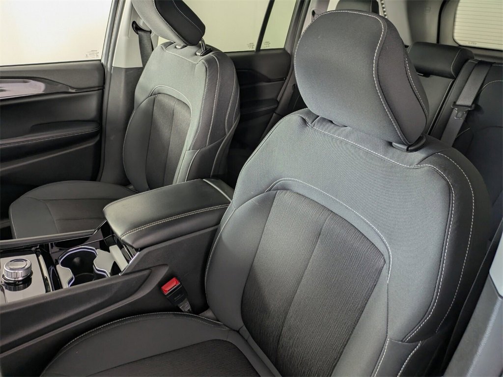 Certified 2023 Jeep Grand Cherokee Laredo image 10