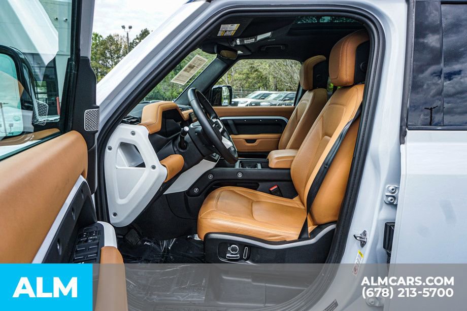 Used 2023 Land Rover Defender 130 SE image 19