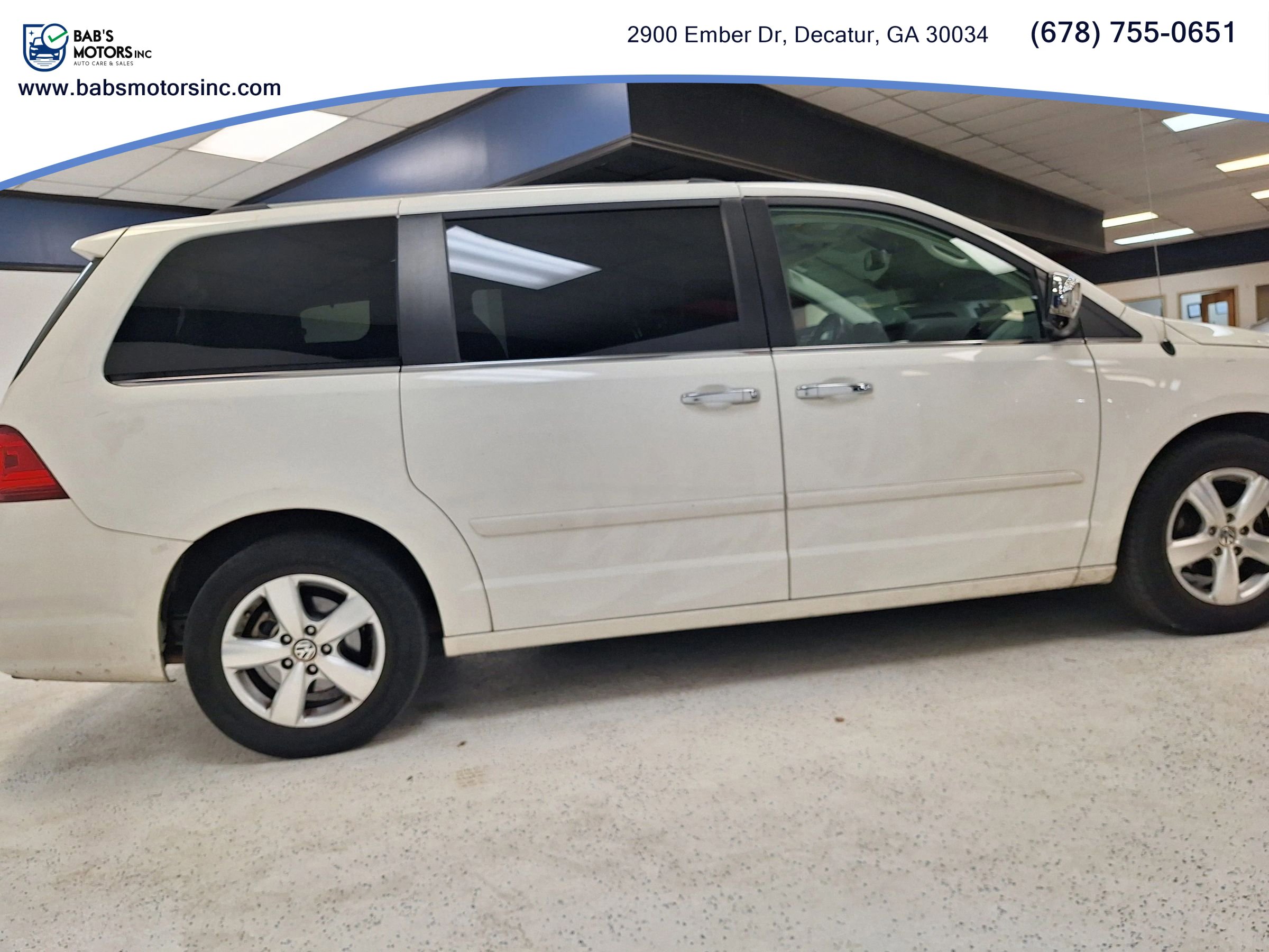 Used 2011 Volkswagen Routan SEL Premium FWD image 13