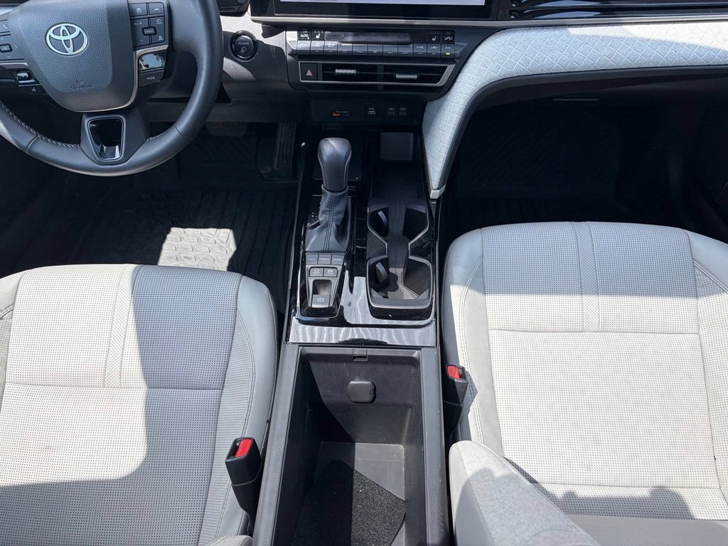 Used 2025 Toyota Camry XLE AWD/4WD image 33
