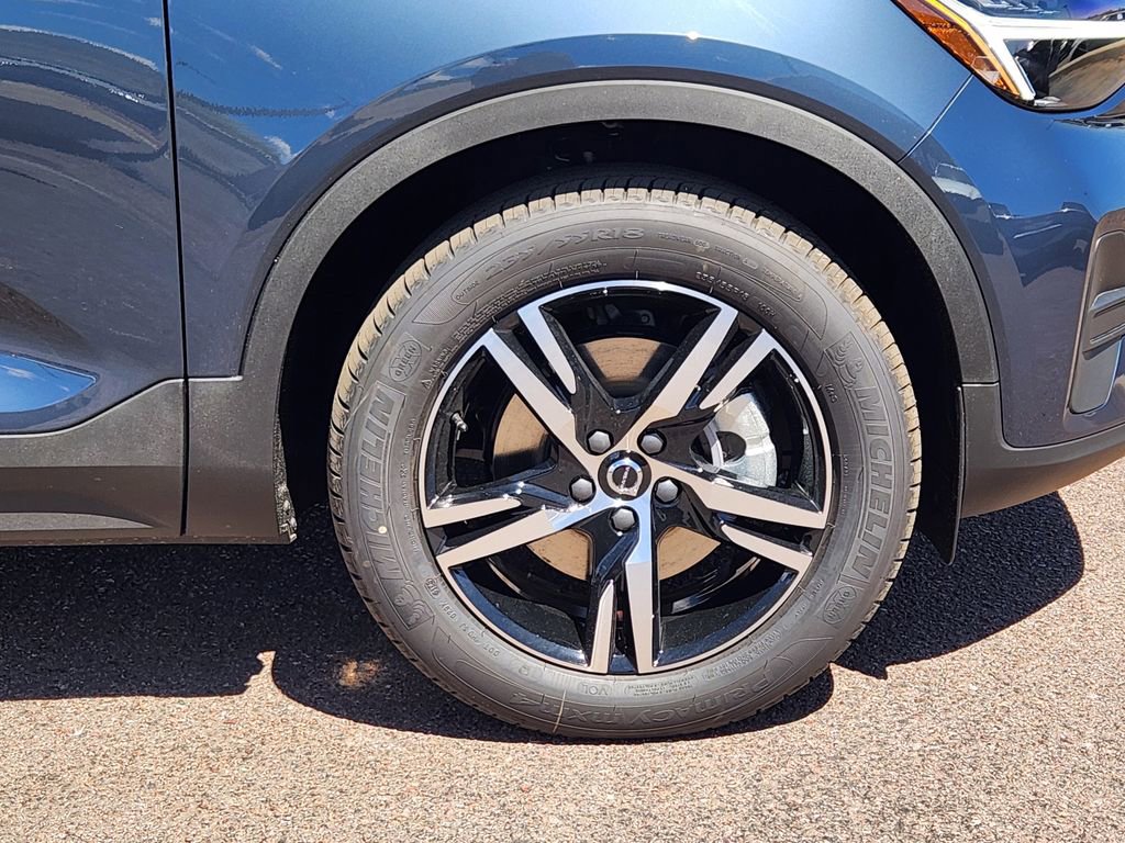 New 2026 Volvo XC40 B5 Core w/ Climate Package AWD/4WD image 30