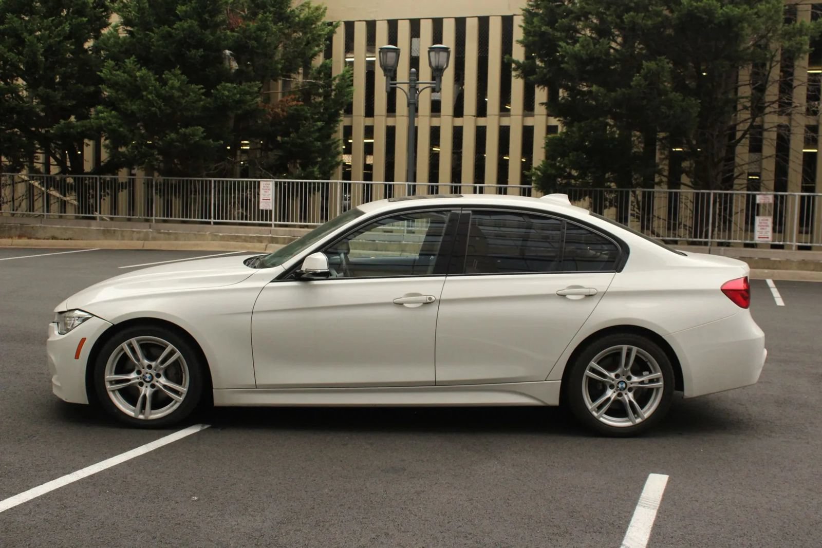 Used 2016 BMW 328i Sedan w/ M Sport Package RWD image 12