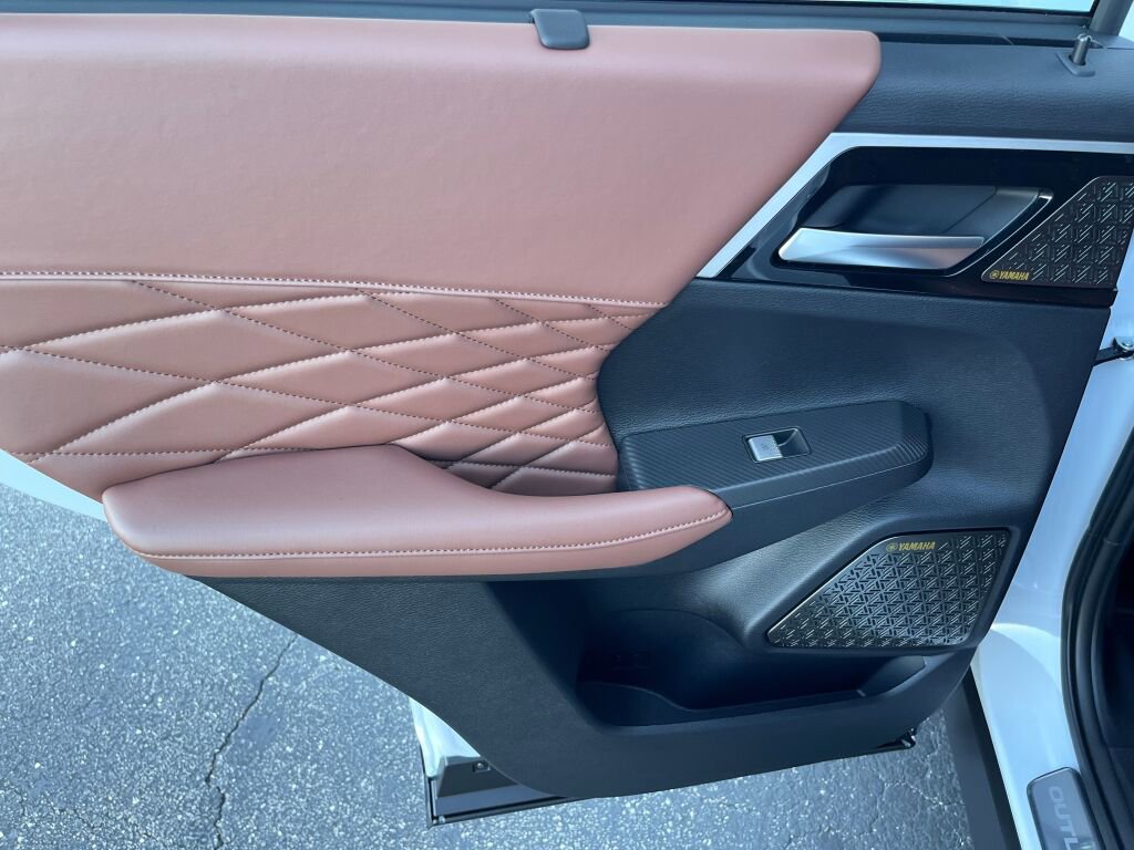 New 2026 Mitsubishi Outlander SEL FWD image 22