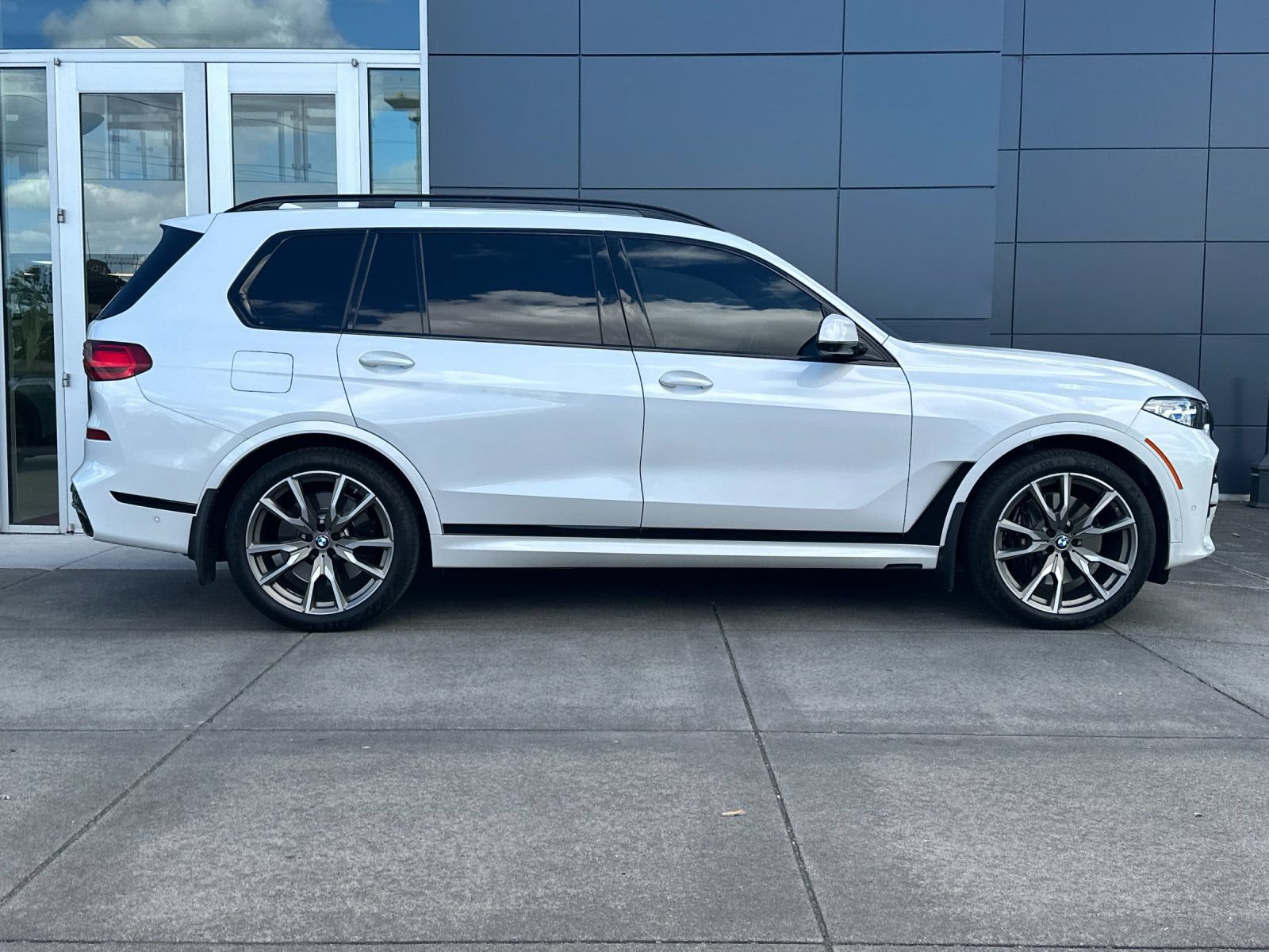Used 2022 BMW X7 M50i AWD/4WD image 2