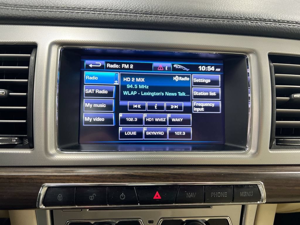 Used 2012 Jaguar XF RWD image 14