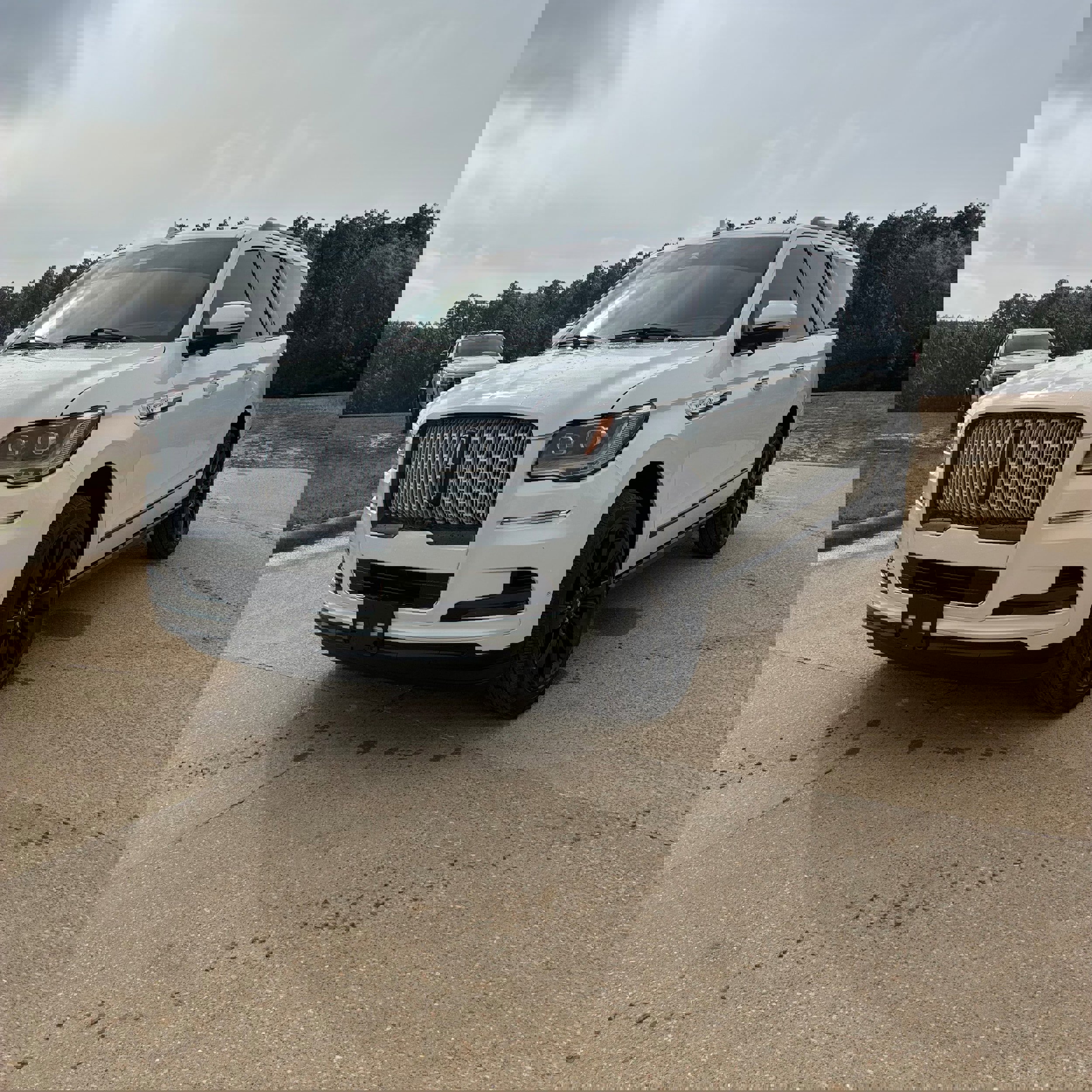 Used 2023 Lincoln Navigator L Reserve image 1