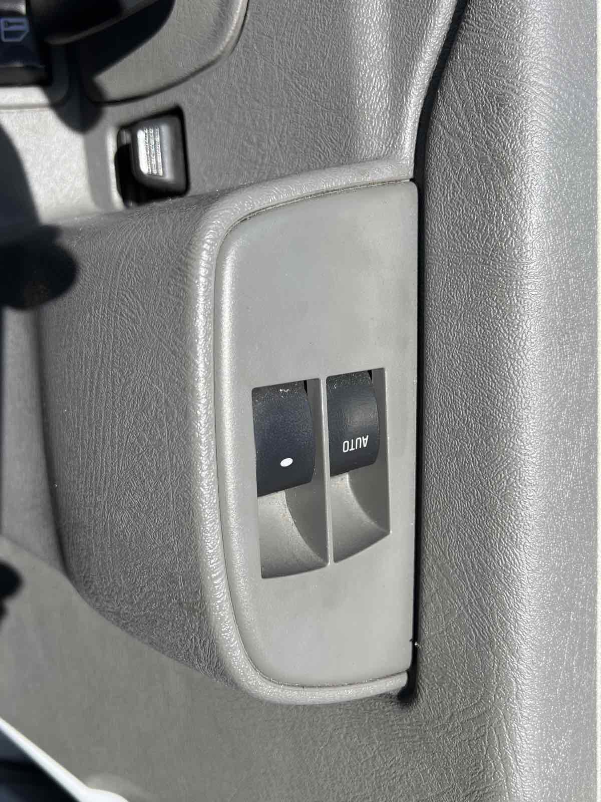 Used 2018 Chevrolet Express 2500 w/ Driver Convenience Package RWD image 15