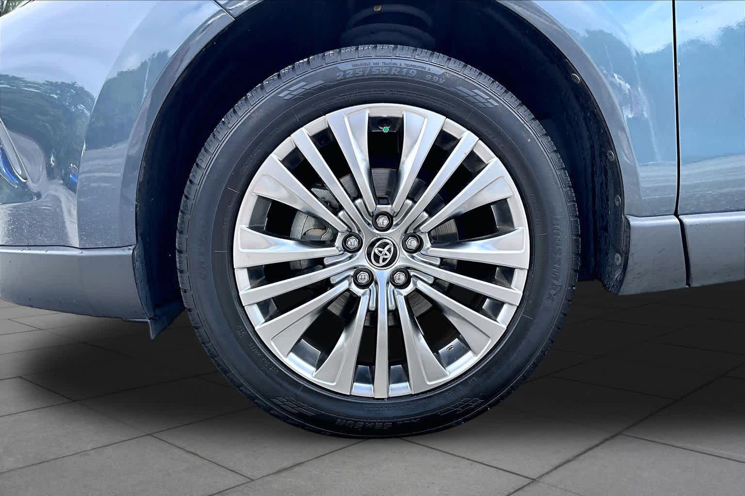 Used 2021 Toyota Venza Limited w/ Advanced Technology Package AWD/4WD image 11