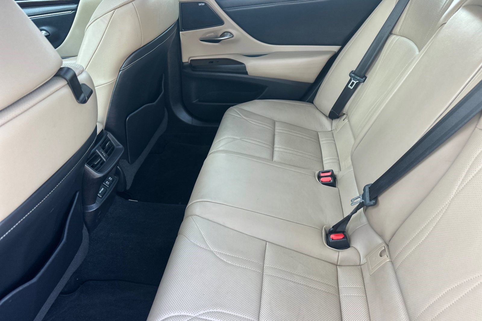 Used 2019 Lexus ES 350 Ultra Luxury w/ Accessory Package 2 image 25