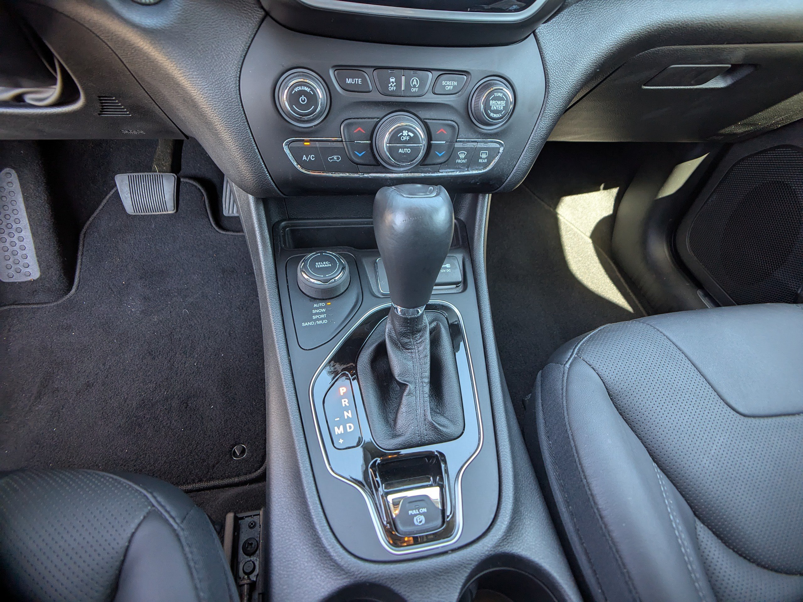 Used 2021 Jeep Cherokee Limited AWD/4WD image 24