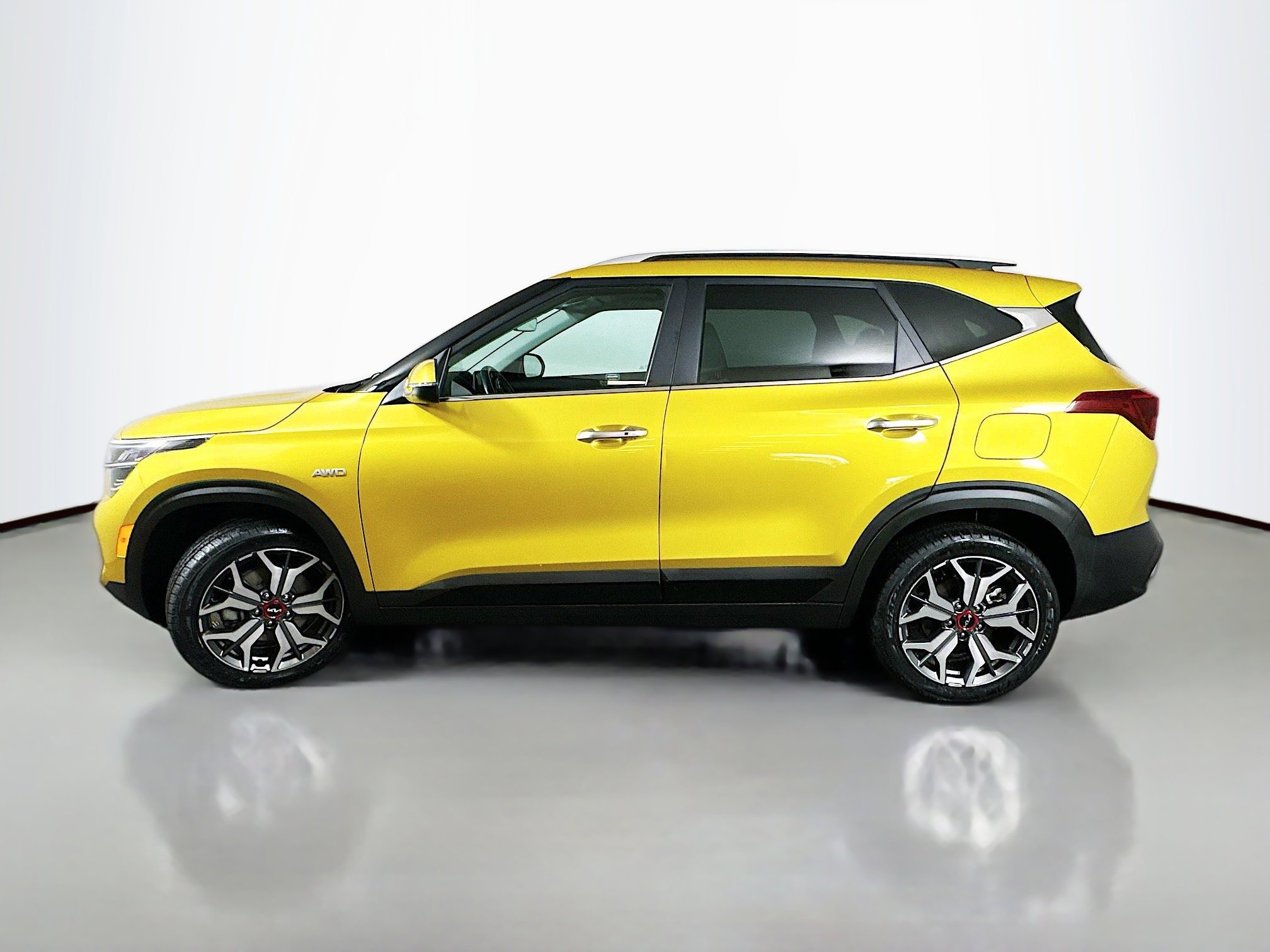 Certified 2022 Kia Seltos SX w/ Sunroof Package AWD/4WD image 4