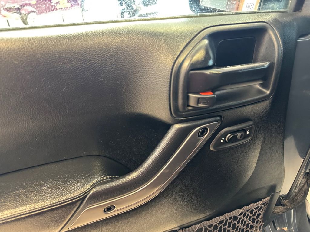 Used 2018 Jeep Wrangler Unlimited Sahara w/ Max Tow Package image 11