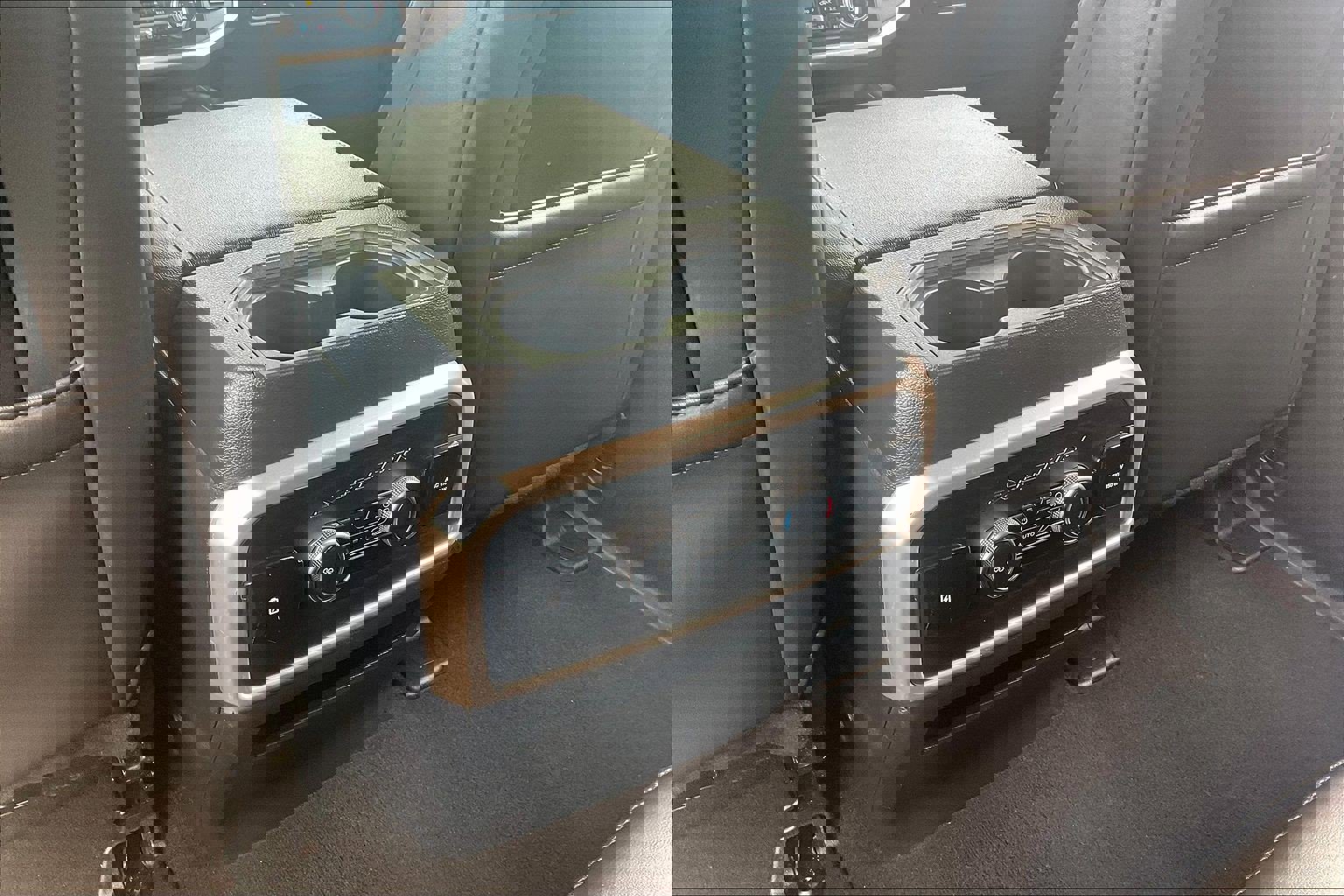 Used 2024 Ford Expedition XLT image 40