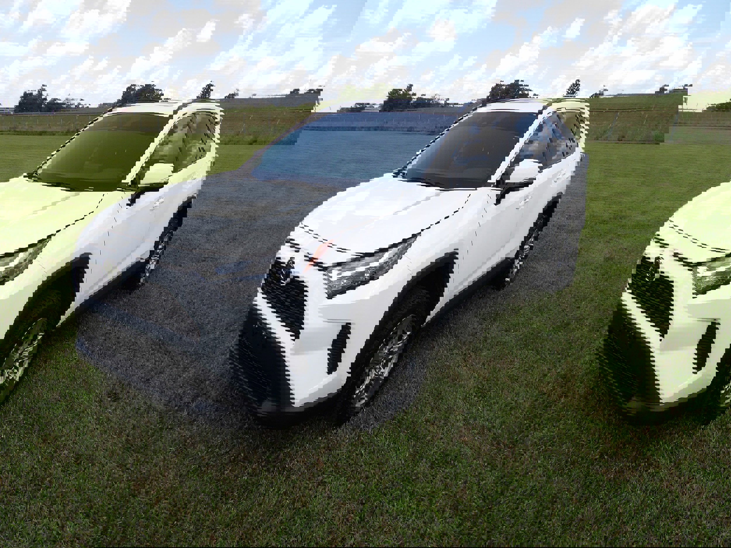 Used 2023 Toyota RAV4 XLE w/ Convenience Package image 2