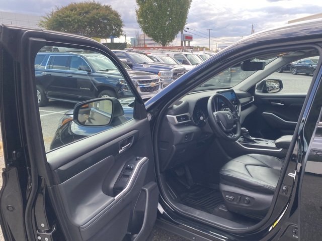Used 2021 Toyota Highlander XLE image 14