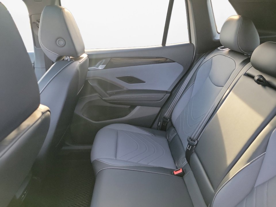 New 2026 Volkswagen Tiguan SE R-Line image 13