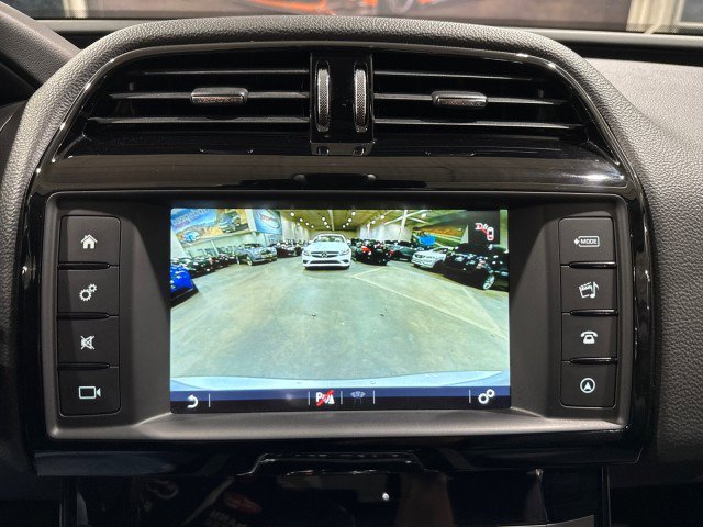 Used 2017 Jaguar XE Premium image 82