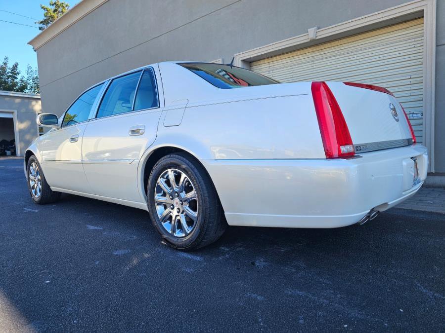Used 2008 Cadillac DTS w/ Sun And Navigation Package FWD image 25