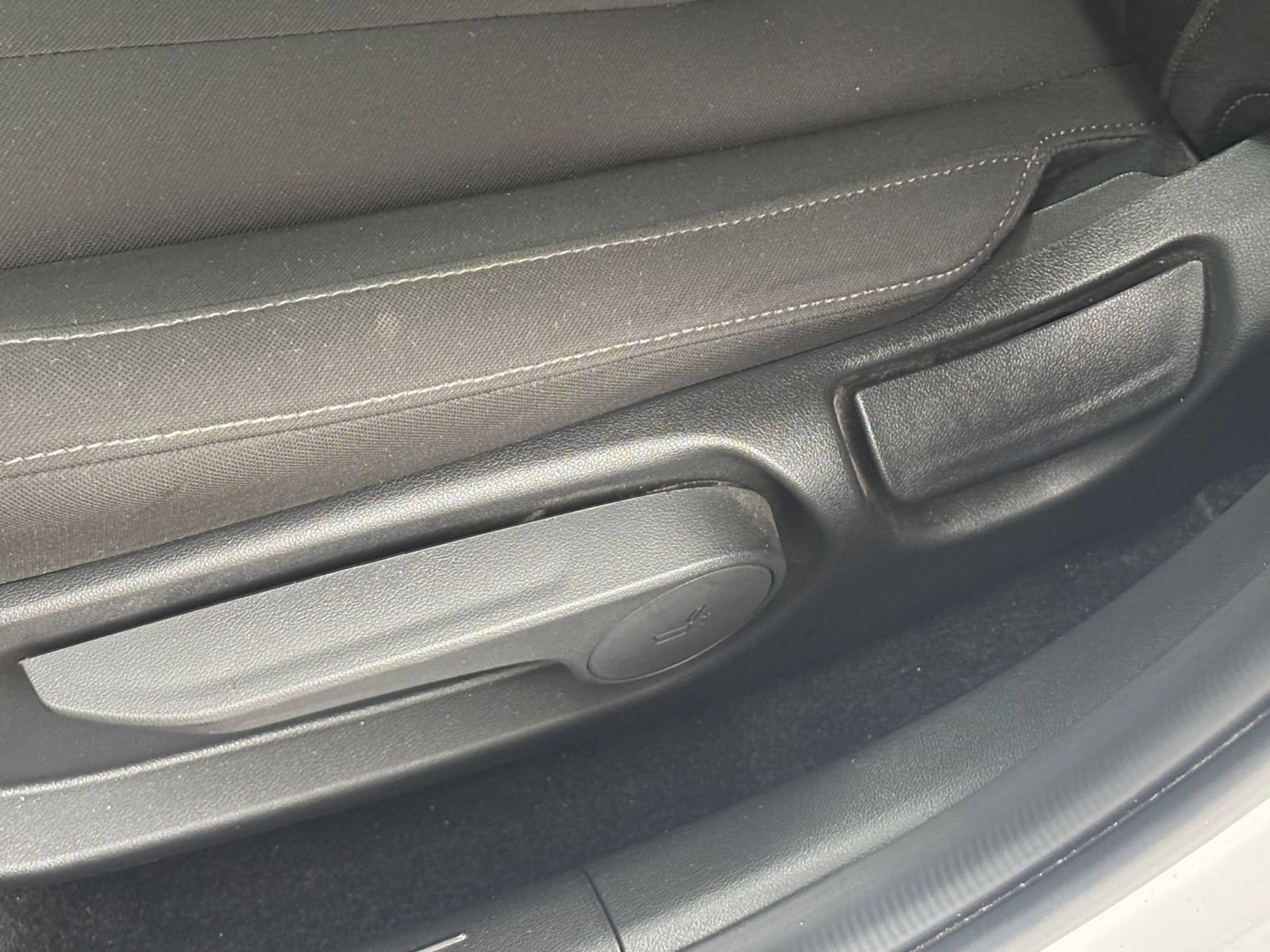 Used 2025 Hyundai Elantra SEL FWD image 23