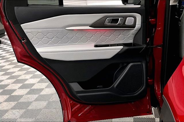 Used 2025 Ford Explorer Platinum w/ Ultimate Package image 20