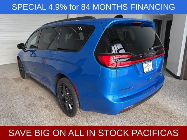 New 2026 Chrysler Pacifica Select w/ S Appearance Package image 4