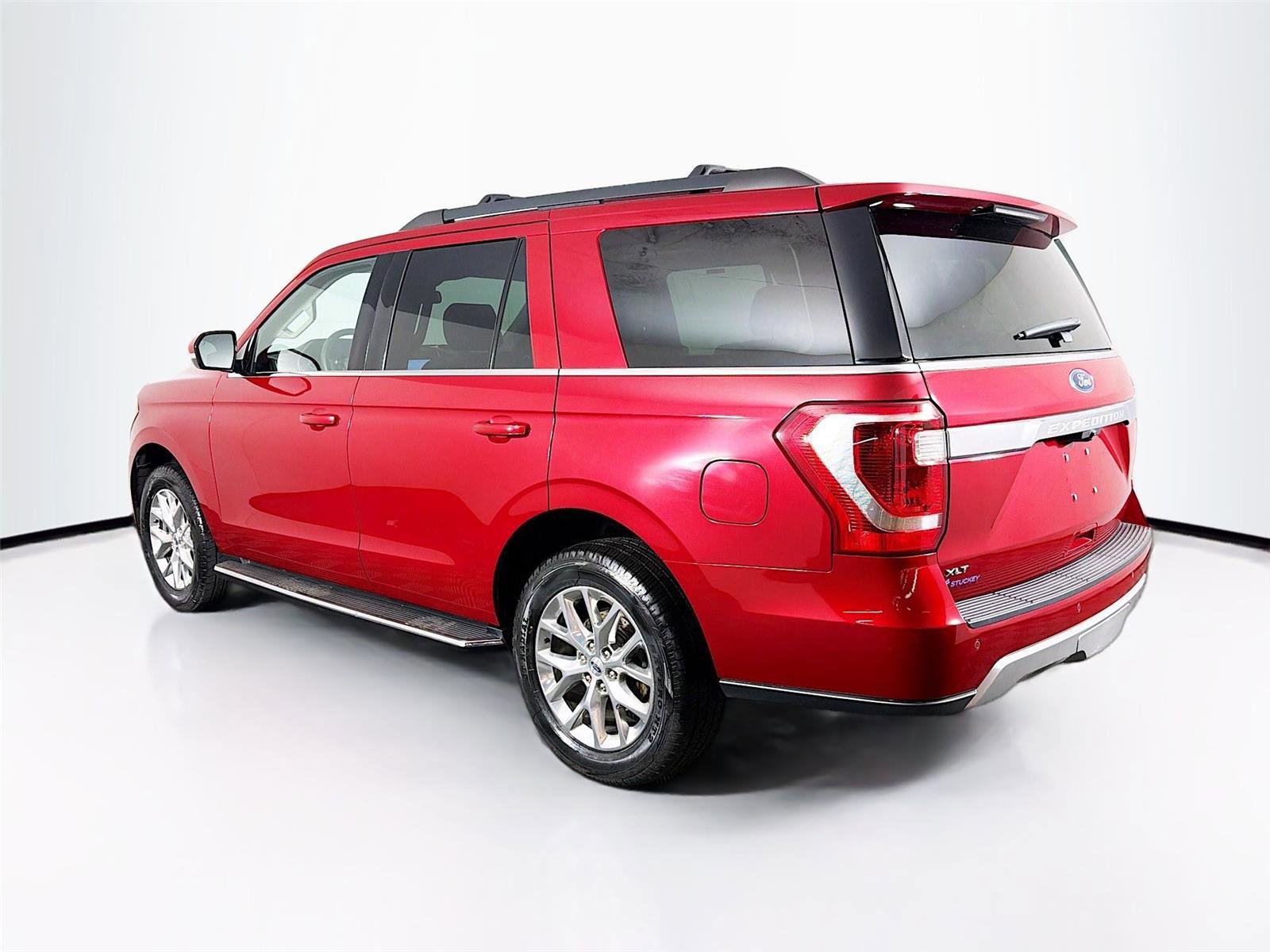 Used 2020 Ford Expedition XLT w/ Equipment Group 202A AWD/4WD image 5
